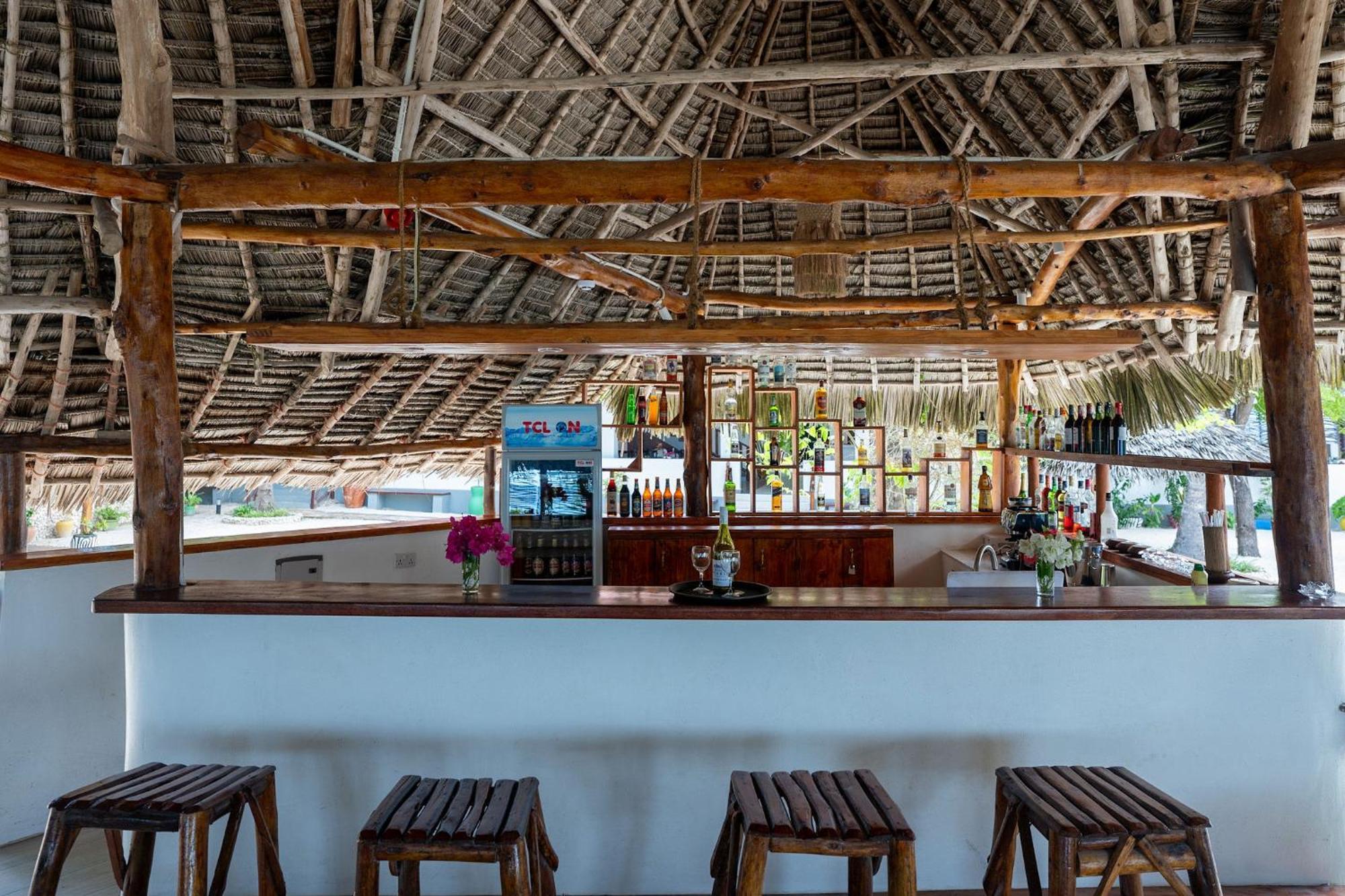 Manolo Beach Resort Uroa Bagian luar foto