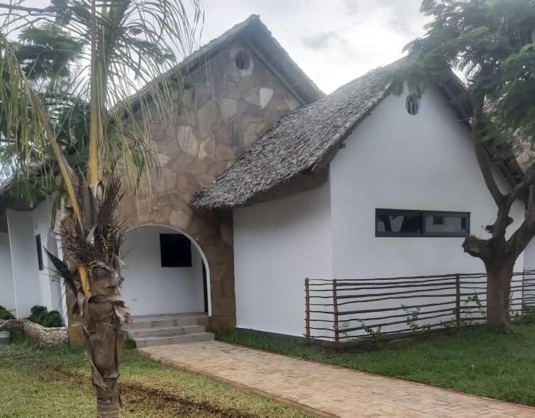 Manolo Beach Resort Uroa Bagian luar foto