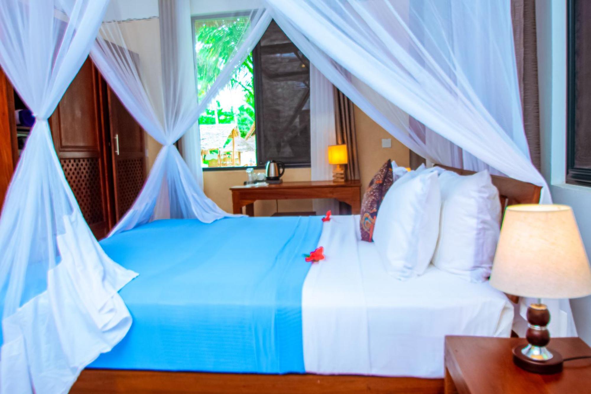 Manolo Beach Resort Uroa Bagian luar foto